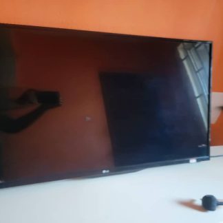 Used 43 inches leg LG